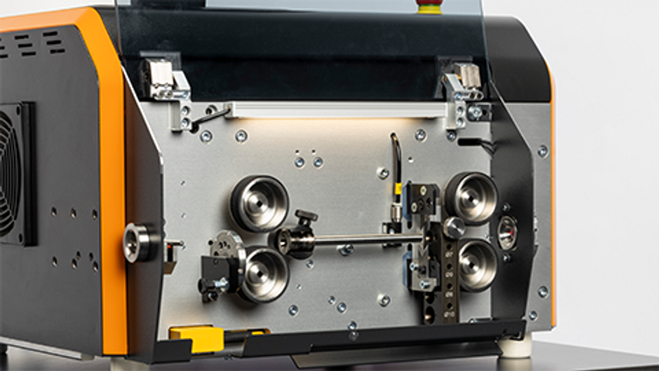 Cut & Strip Family E300 - Belted Roller Drive with Programmable Contact Pressure