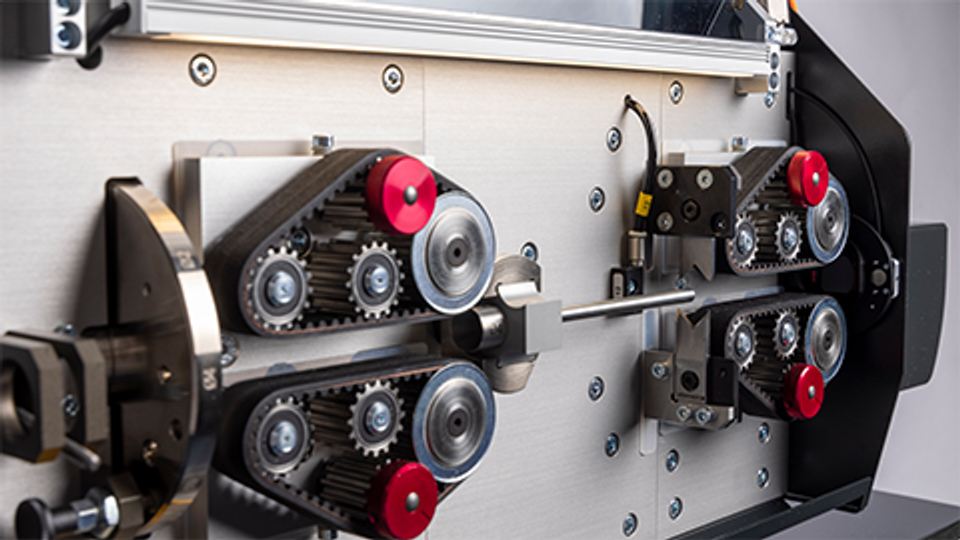 Cut & Strip Family E400 - High Precision with an Integrated Short Piece Kit