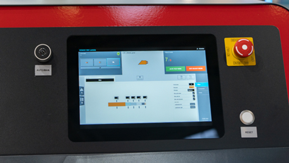 TM4000 - Intuitive operation via 10" touch panel