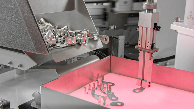 CrX-44HD with Flex-Feed Smart  Crimp Center for terminals supplied loose