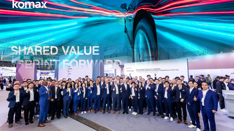 One stage, one presence, one voice 