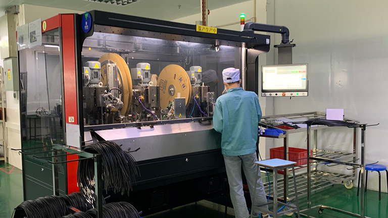 Komax Shanghai: Success with Lambda 425 HPC for FAKRA cable harnesses