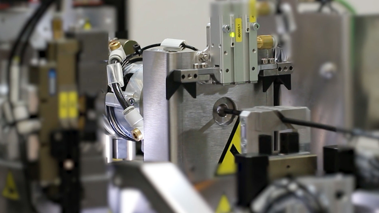 Lambda 416 H-MTD Automated processing of Ethernet cables for cars