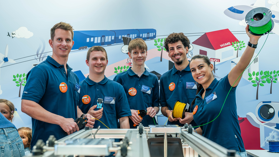 Komax with self-designed solar robot at this year's LUGA