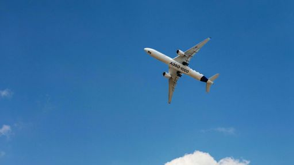 Komax presents innovations for aviation at the Paris Air Show
