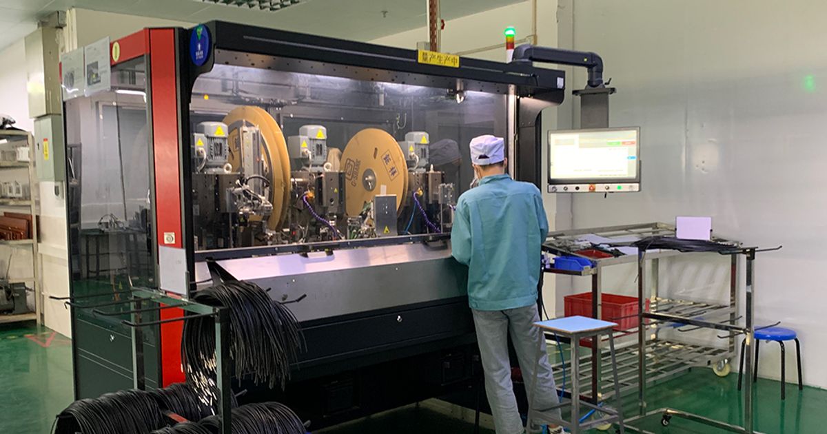 Komax Shanghai: Success with Lambda 425 HPC for FAKRA cable