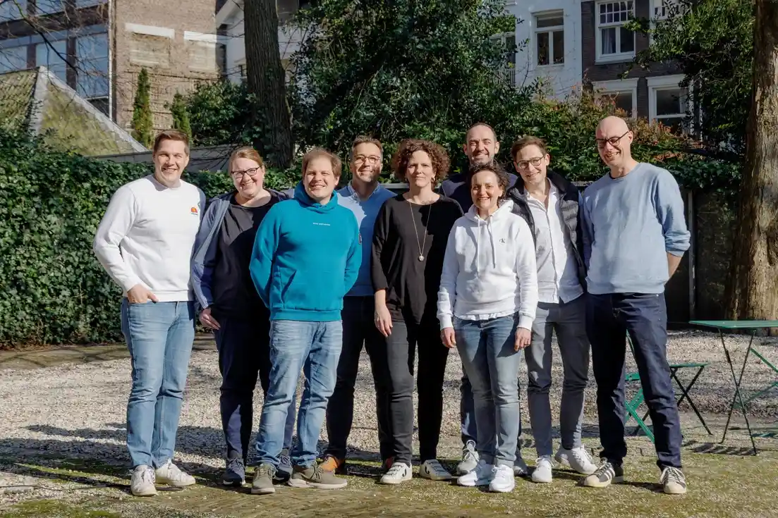 Teamfoto des Management Boards von Xentral im Freien.