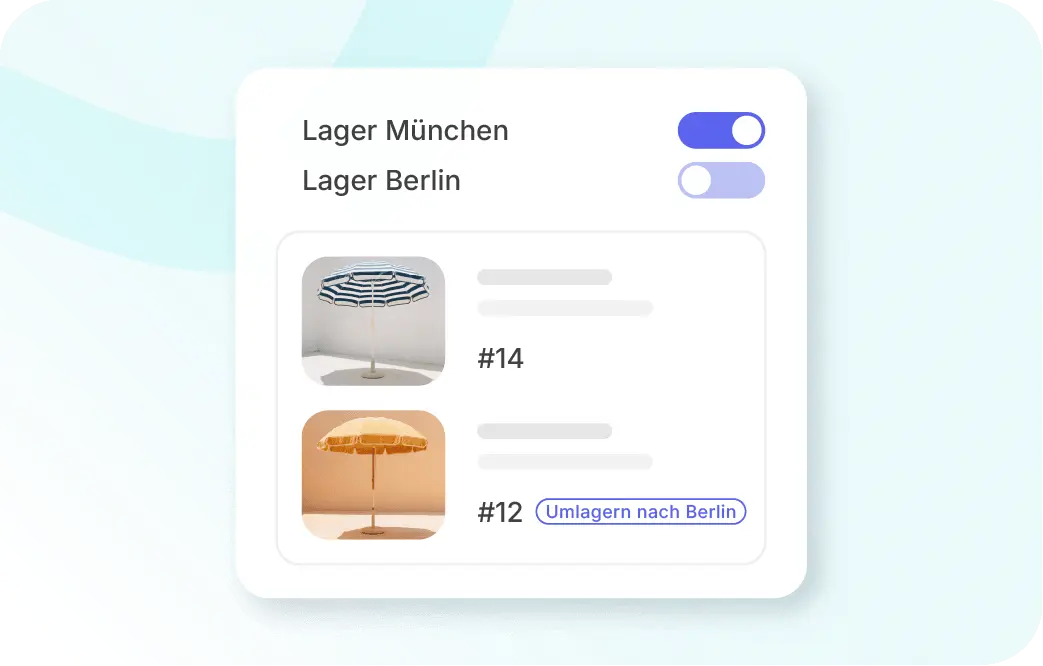 Xentral ERP für Elektrohandel: Eine digitale Benutzeroberfläche zeigt die Bestandsverwaltung für zwei Standorte: „Lager München“ (aktiviert) und „Lager Berlin“. Darunter sind zwei Produkte mit Bildern von Sonnenschirmen und den Artikelnummern #14 und #12 aufgelistet. Neben Artikel #12 befindet sich eine Schaltfläche mit der Aufschrift „Umlagern nach Berlin“.